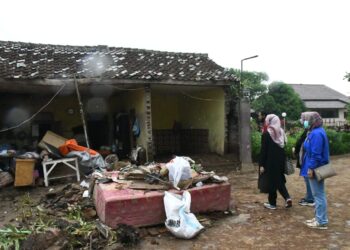 Tanggul Jebol Rusak 10 Rumah di Kabupaten Bandung