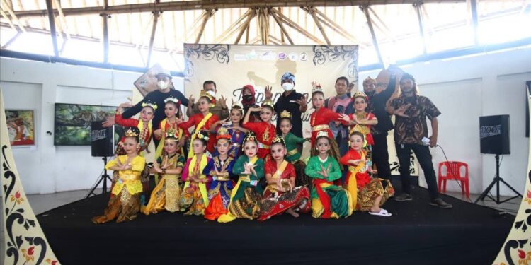 Regenerasi Kesenian Tradisional, Tedy Rusmawan Apresiasi Jaipong Bentang Bandung