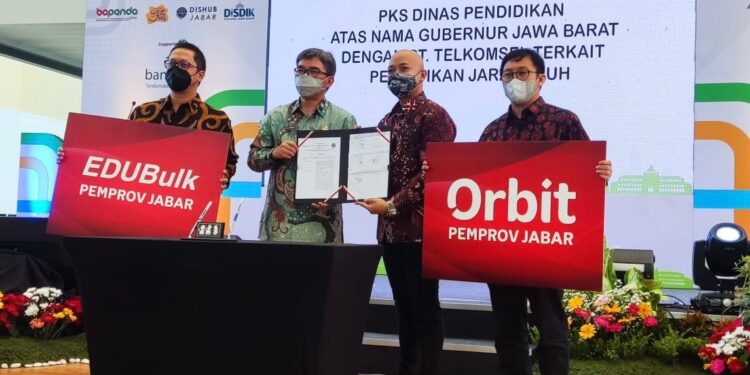 Dukung PJJ, Telkomsel – Disdik Jabar Fasilitasi Orbit