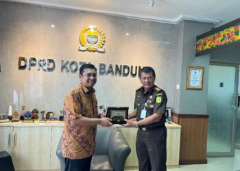 Tingkatkan Sinergitas, Kajari Baru Kunjungi Ketua DPRD Kota Bandung