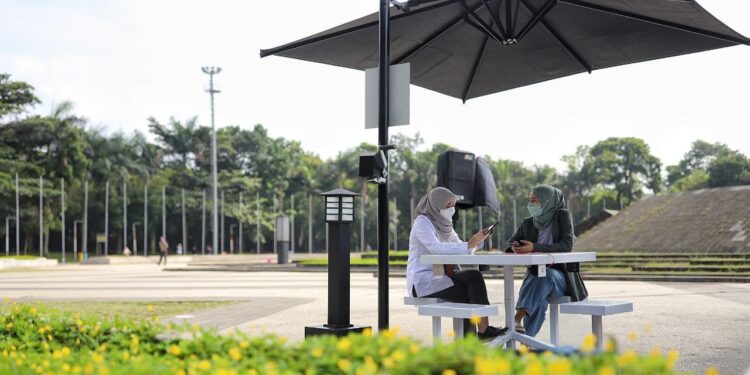 Bandung Punya Saung Tenaga Surya di Taman Tegalega 