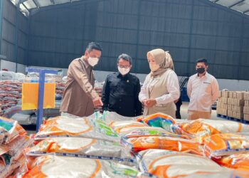 Cek Bahan Pokok di Bulog Bandung, Ketua DPRD: Ketersediaan Cukup Banyak
