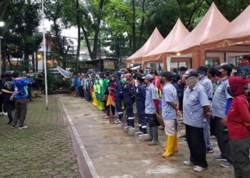 Lintas Komunitas Gotong Royong Bersih-bersih Bandung