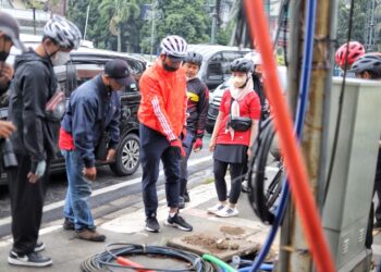 Operator Kembali Pasang Kabel di Jalan Dago, Sekda: Langsung Potong