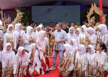 Resmi, Bandung Menjadi Kota Angklung