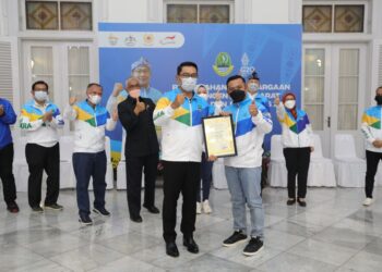 Sukses Pimpin Peparnas XVI, Kadisdik Jabar Raih Penghargaan dari Gubernur