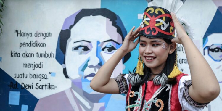 Peringati Hari Kartini, SMK PI Gelar Fashion Show dan Marching Band