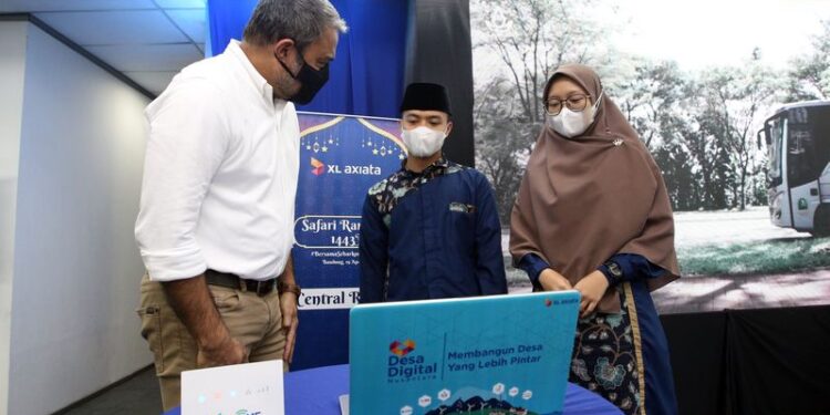 Dukung Desa Digital, XL Axiata Donasi Laptop ke Ponpes di Jawa Barat