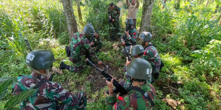 Baku Tembak Tewaskan 2 Musuh, 1 Prajurit Lanud Sulaiman Terluka