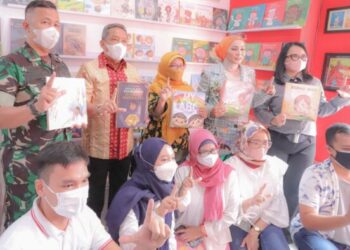 Tingkatkan Literasi Warga Lewat Toko Buku dan Penerbit