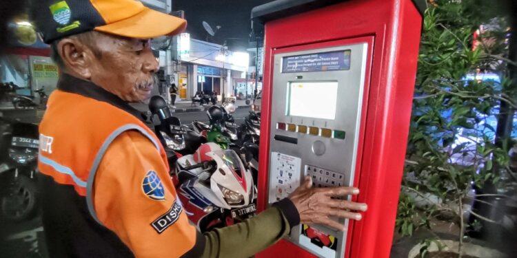 Wajib Tahu! Begini Cara Bayar Parkir di Mesin Elektronik dan Tarifnya