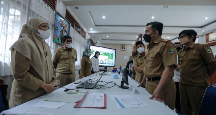 Pantau PPDB 2022 di SMAN 20 Bandung, Dedi Sebut Libatkan Saber Pungli