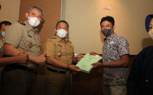 Pemkot Berikan Sertifikat Tanah, Ikhtiar dalam Pemulihan Ekonomi di Masa Pandemi 
