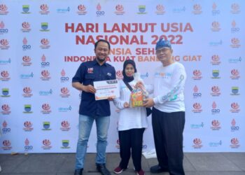 HLUN 2022, ACT Dan PWI Kota Bandung Berikan Puluhan Paket Pangan kepada Lansia