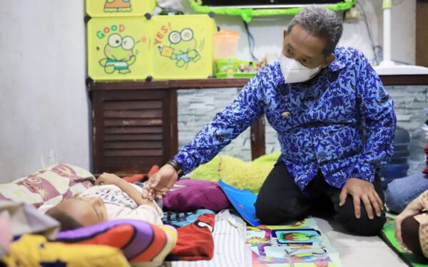Wali Kota Bandung Janjikan Pengobatan Gratis Bagi Hafiz
