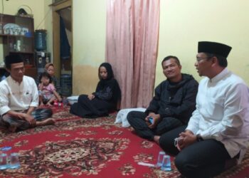 Tedy Rusmawan Takziah ke Rumah Asep Bobotoh Persib Korban Insiden GBLA