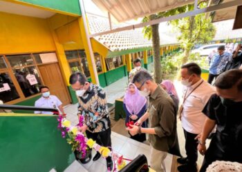 Resmikan Ruang Kelas Baru, Ketua DPRD Puji Peran Kolaborasi Publik