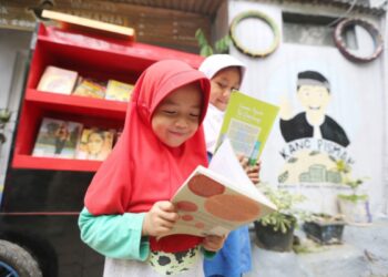 Minat Baca Warga Kota Bandung Meningkat Berkat Gerobak Baca dan Klik