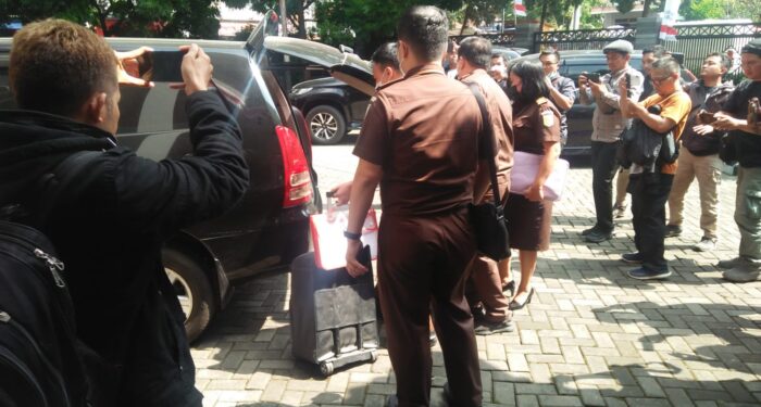 Kejari Geledah DPRD Garut, Ini Yang Dibawa