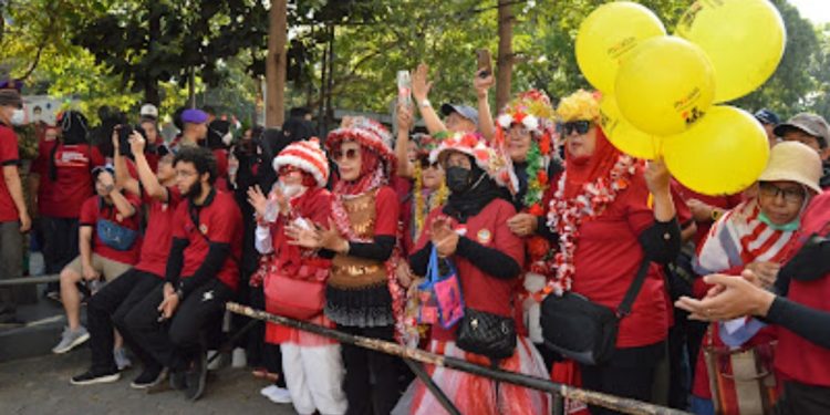Seribu Peserta Fun Walk Semarakan Dies Natalis ke-16 USB YPKP Bandung