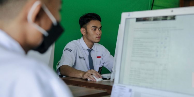 Dewi Sebut Perlu Penyesuaian Soal Bagi Peserta Didik SLB