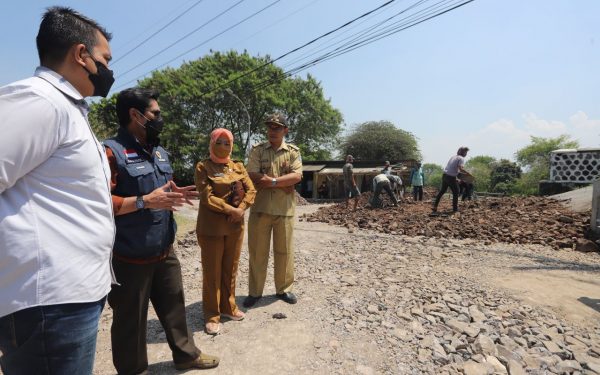 Banyak Laporan Kecelakaan, Asep Sudrajat Tinjau Perbaikan Jalan Cimencrang