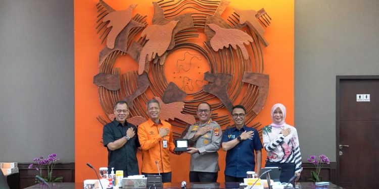 Polresta Bandar Lampung Berhasil Ungkap Kasus Pencurian Materai, Pos Indonesia Beri Piagam Karya Jasa