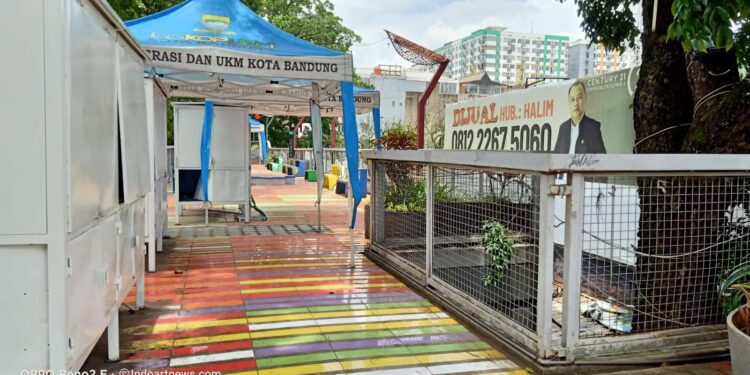 Teras Cihampelas Terbengkalai, Lebih Besar Pasak dari pada Tiang