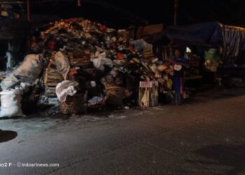 Tumpukan Sampah Hiasi Wajah Kota Bandung