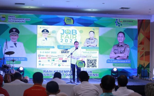 Ketua DPRD Dorong Semangat Para Pencari Kerja di Bandung Job Fair