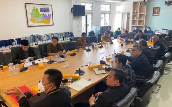 Pansus 8 Lanjutkan Pembahasan Raperda Perubahan Perda No. 2 Tahun 2019