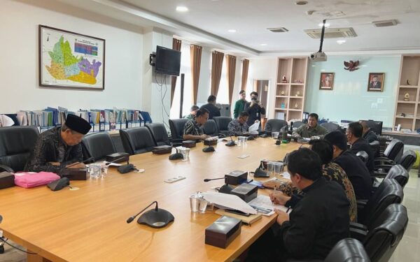 Pansus Raperda Penyertaan Tanah PT BII Bahas Pasal Peralihan