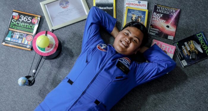 Siswa SMAS Darul Hikam Internasional Simulasikan Peluncuran Roket NASA