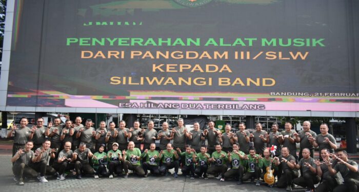 Serahkan Alat Musik, Ini Pesan Pangdam III/Slw