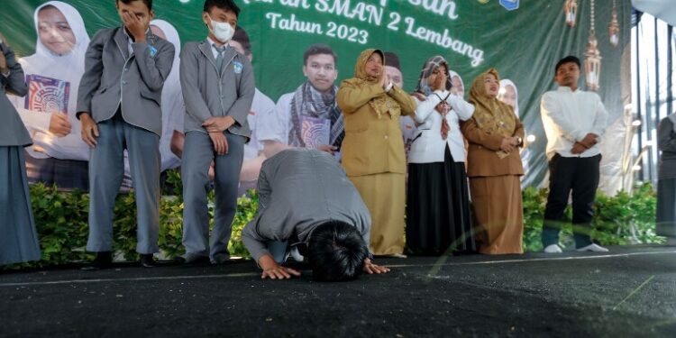 SMAN 2 Lembang Umrahkan Siswa Penghafal Al-Qur’an