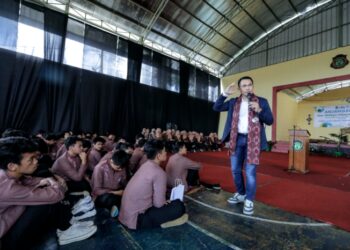 Gamma, Siswa SMAN 3 Sukabumi Dapat Hadiah Sepeda Dari Kadisdik