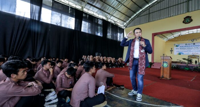 Gamma, Siswa SMAN 3 Sukabumi Dapat Hadiah Sepeda Dari Kadisdik