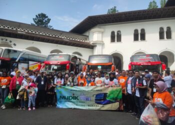 Senangnya Riski dan Agus Bisa Mudik Bersama Pos Indonesia