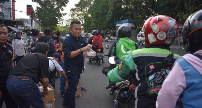 Takjil Gratis PWI Kota Bandung didukung MT Al-Jabbar 86