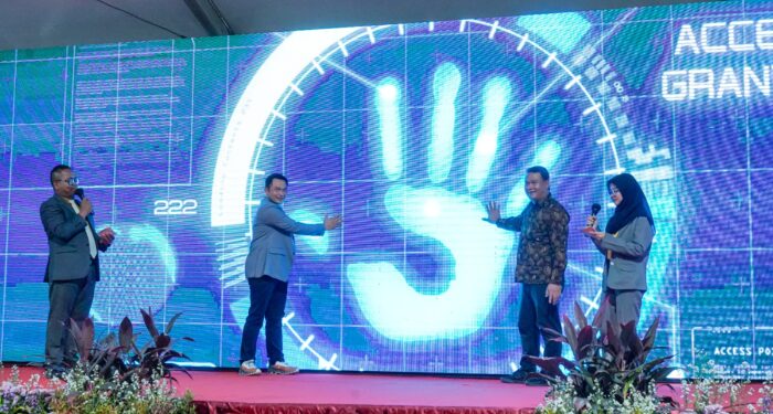 Kadisdik Resmikan Kelas Industri di SMK Mitra Industri MM2100