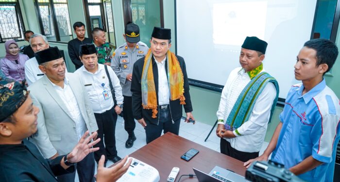 Kadisdik Jabar Dampingi Wagub Resmikan Dojo RPS dan RPL SMKN Manonjaya