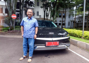 Yana Gunakan Mobil Listrik Sebagai Kendaraan Operasional