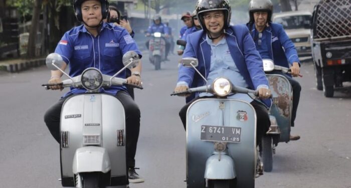 Naik Vespa, Puluhan Bacaleg Partai Demokrat Meluncur Ke KPU Ciamis