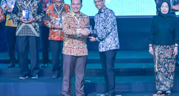 Wahyu Mijaya Terima Penghargaan Anugerah Merdeka Belajar