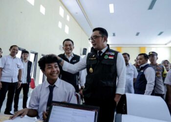 Tinjau PPDB 2023, Emil Sebut Mayoritas Mendaftar Daring Mandiri