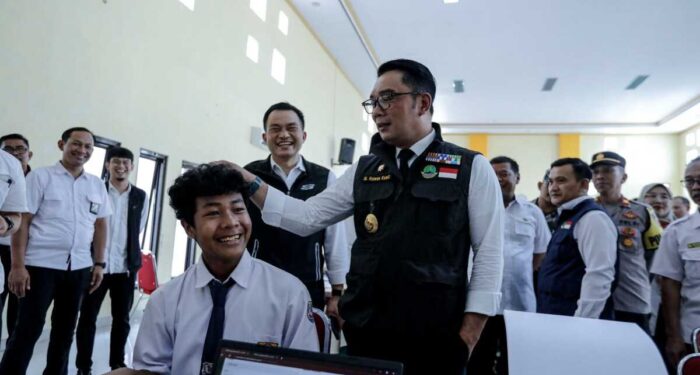 Tinjau PPDB 2023, Emil Sebut Mayoritas Mendaftar Daring Mandiri