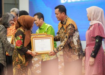 Kota Bandung Raih Penghargaan Kawasan Tanpa Rokok