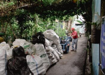 Wow, Warga RW 05 Dago “Sulap” Sampah Jadi Emas