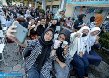 SMKN Peternakan Lembang Gelar Minum Susu Bersama