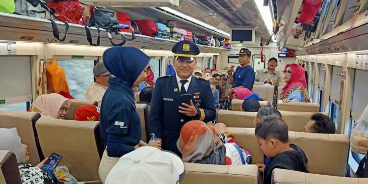 Keren Nih, Dekopinda Bandung Gelar Diklat SDM di Gerbong KA